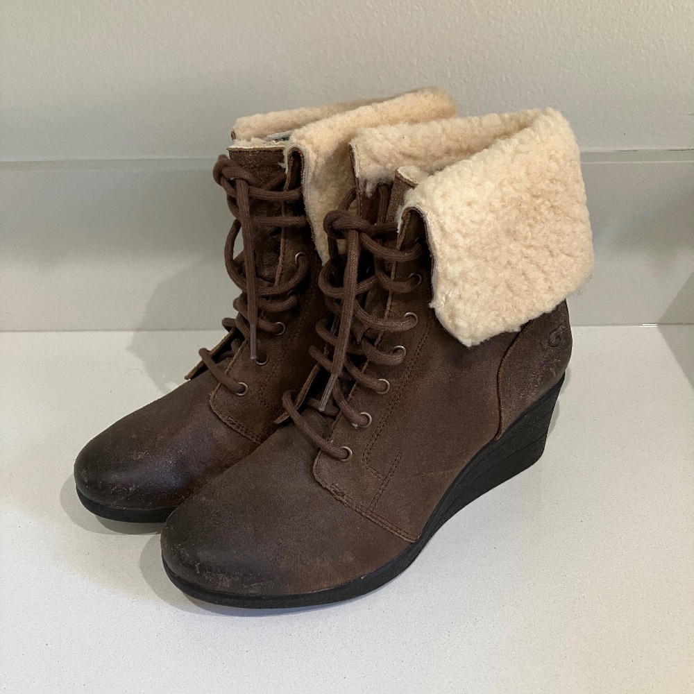 Uggs ZEA platform suede leather like new condition size 9
